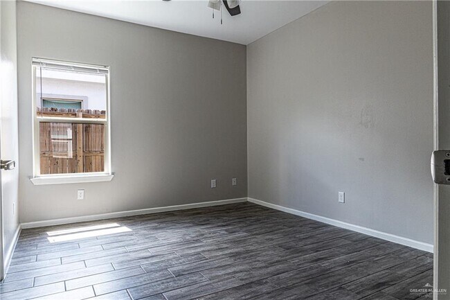 Building Photo - 5808 Sandpiper Ave