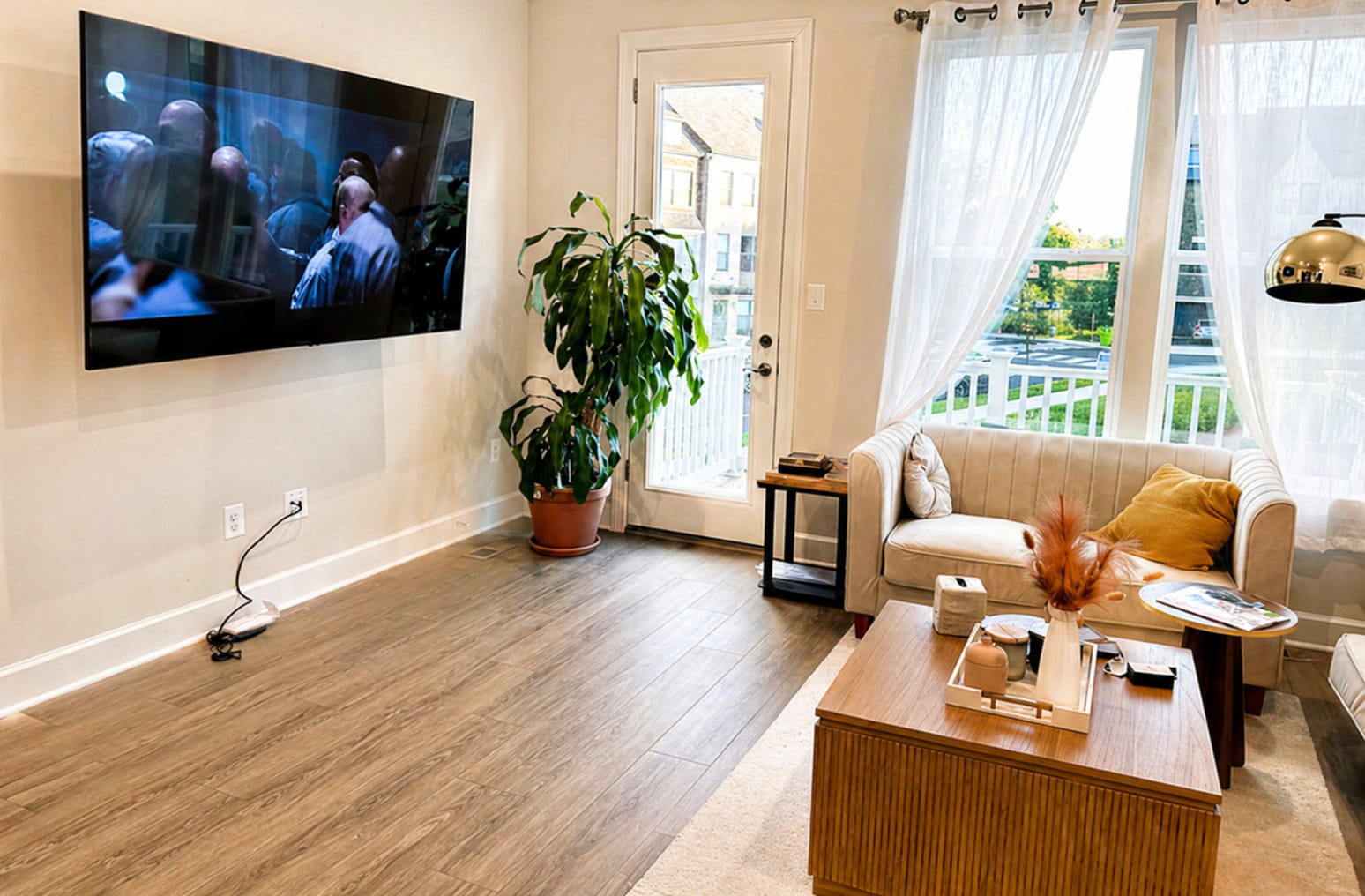 Building Photo - 3593 Carnaby St