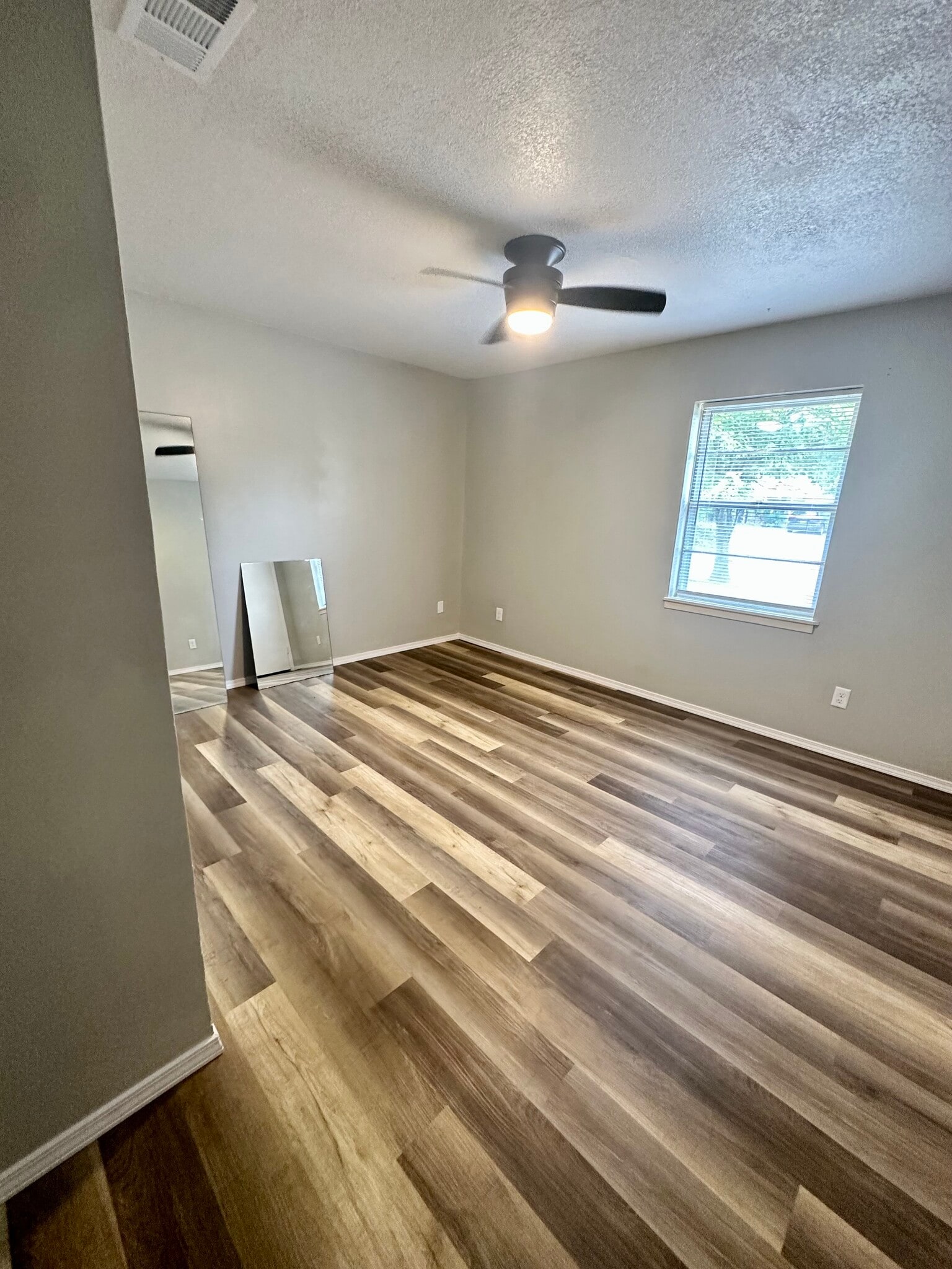 Building Photo - 1204 Blueridge Pky