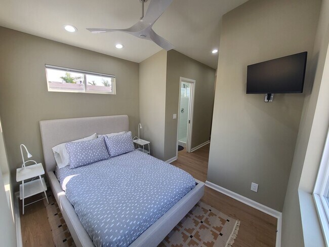Building Photo - New built and fully furnished 2 bed 2. 5 baths in Point Loma