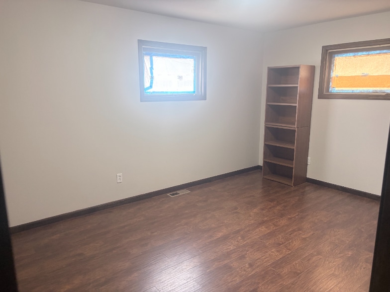 Building Photo - 694 E 400 Hwy