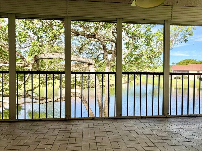 Building Photo - 10851 Palm Lake Ave