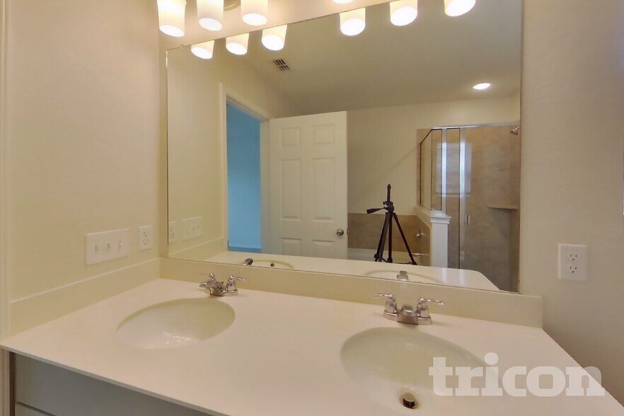 Building Photo - 1125 Waggoner Dr
