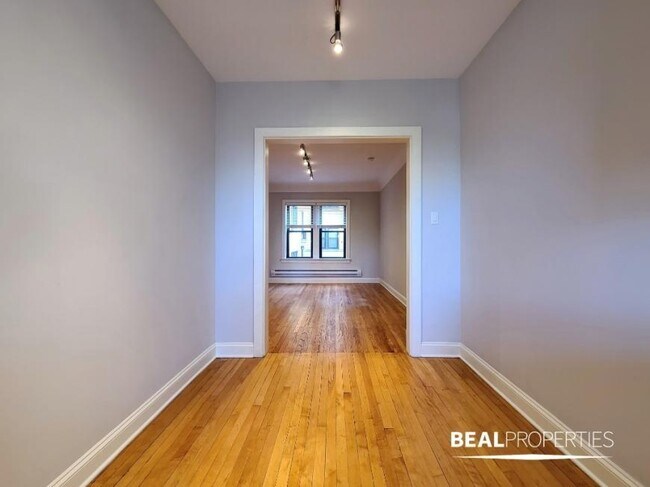 Building Photo - 0 bedroom in CHICAGO IL 60647