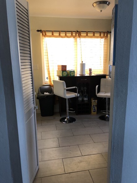 Kitchen - 2515 Oliver Ave