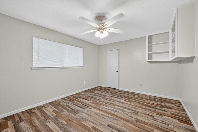 Building Photo - 3303 Palm Desert Ln