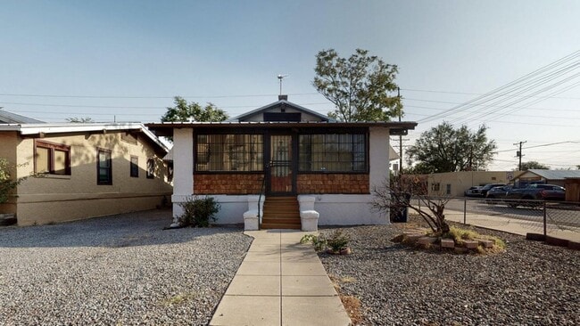 Primary Photo - Downtown BUNGALOW 2 Bedroom 1 Bath