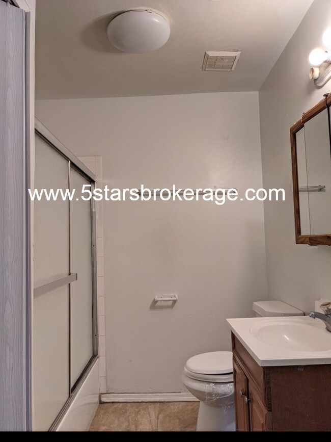 Building Photo - 4654 13th Ave S