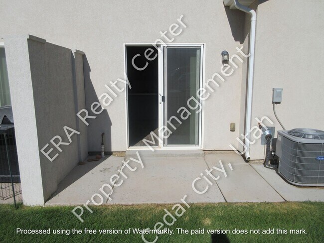 Building Photo - ** Move-in Discount ** 3 bed 2.5 bath - Newer townhome in the heart of Cedar City