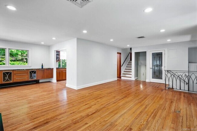 Building Photo - 112 Old Mountain Rd