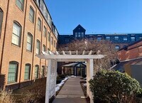 Building Photo - 21 Linden St