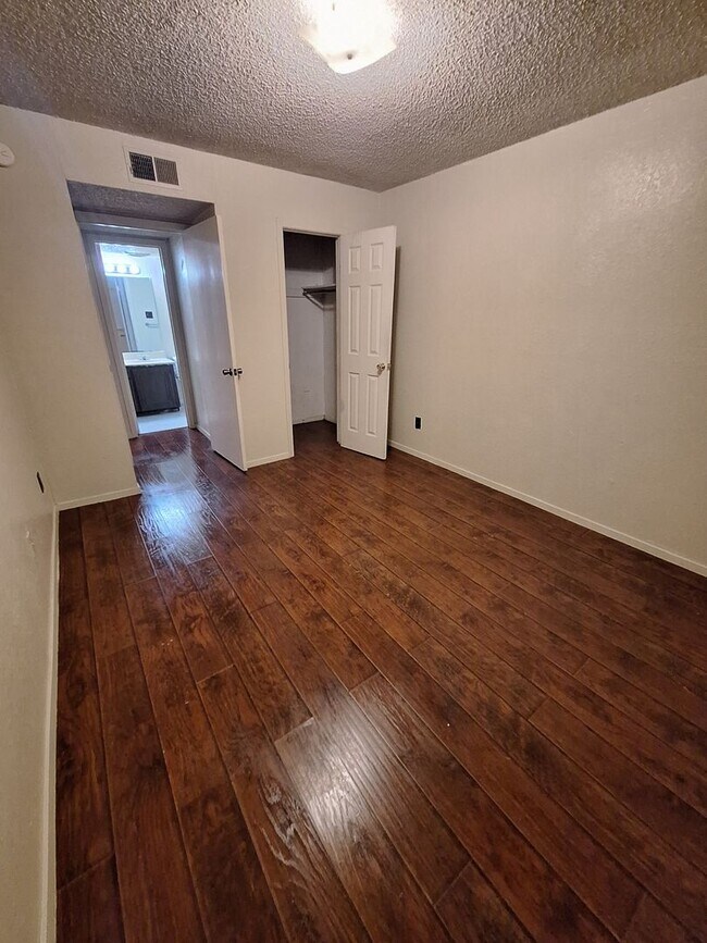 Building Photo - 1 bedroom, 1 bath