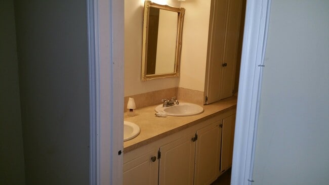 Building Photo - 1128 S Shireview Cir