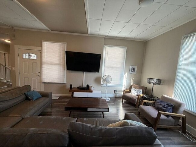 Building Photo - 527 Nevada St