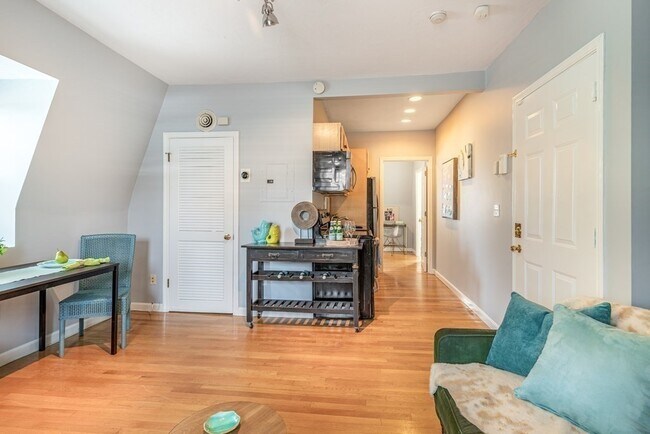 Building Photo - 15 Beale St