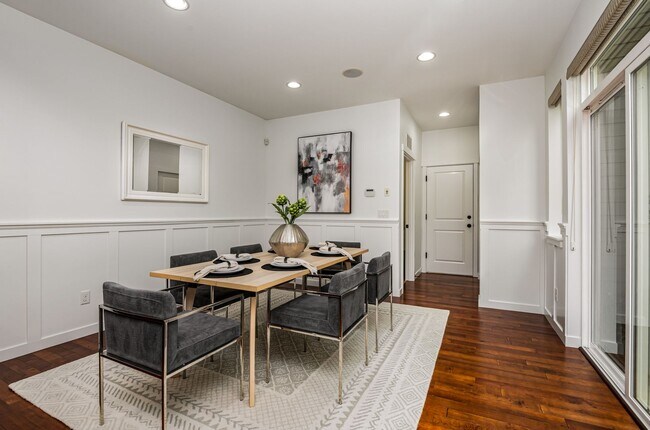 Building Photo - North East Facing 4 bed 3 bath ready for m...