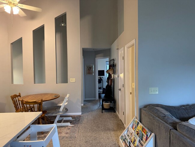 Building Photo - Spacious Corner Townhome with Private Yard...