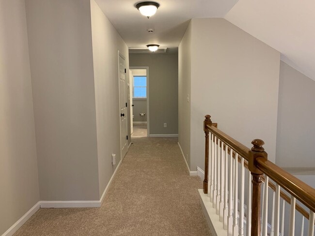 Building Photo - 5 Bed | 3.5 Bath House with Finished Basem...