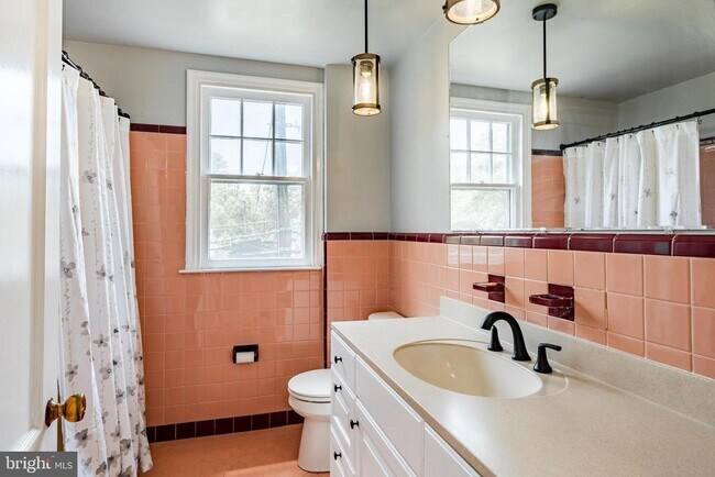 Building Photo - 38 Waverly Ave