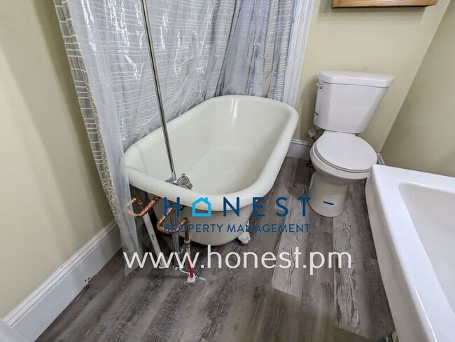 Building Photo - 3 Deeb St