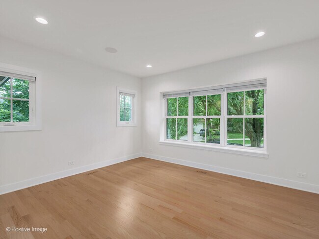 Building Photo - 37 7th Ave