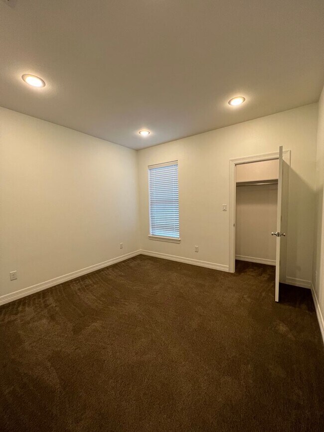 Building Photo - 2964 Elkton Trail