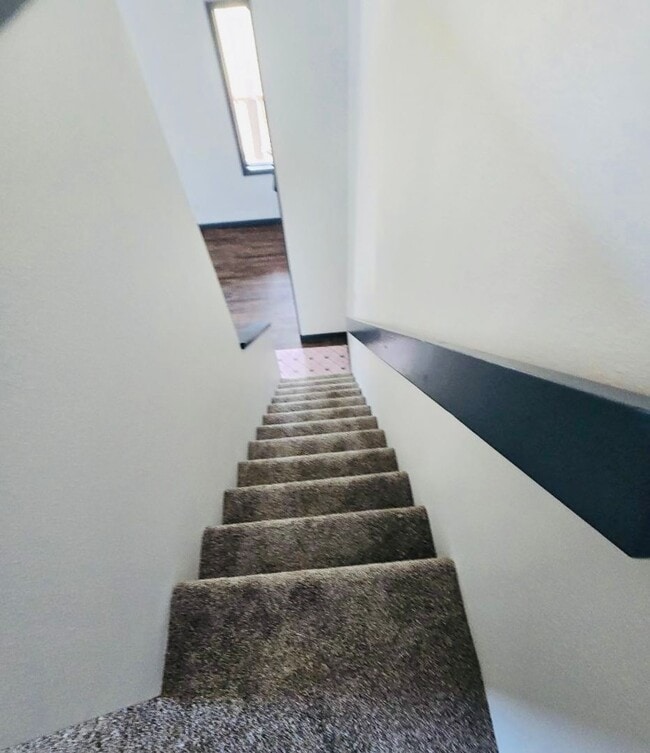 Building Photo - Newly Remodeled Loft Apartment – 1.5 Baths, Fireplace, Water, Sewer, Trash, Snow Removal, and Lan...