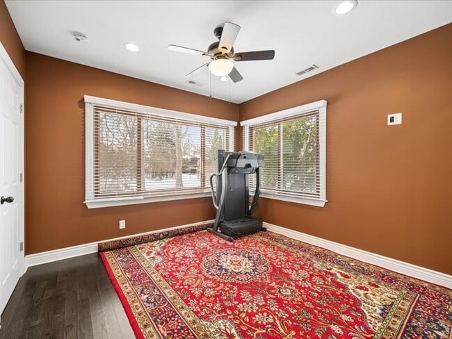 Building Photo - 2325 Shady Ln