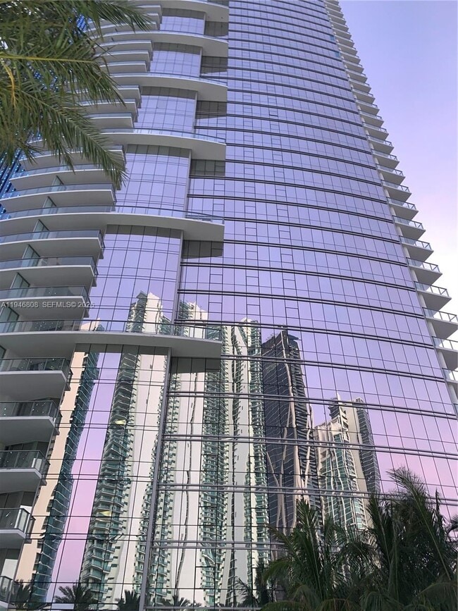 Building Photo - 851 NE 1st Ave