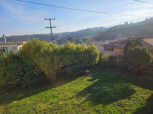 Building Photo - Millbrae Meadows 4 bed 3 bath available now