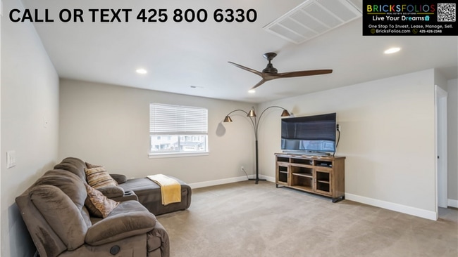 Building Photo - Modern 4 Bed + Chef's Kitchen + Covered Patio in Puyallup!