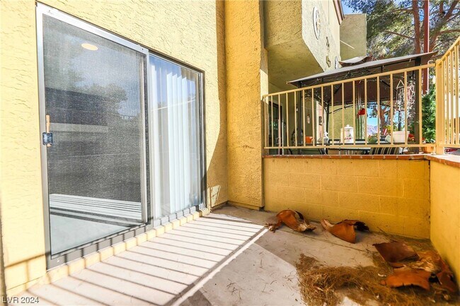 Building Photo - 200 Bel Port Dr