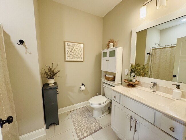 Building Photo - 1268 Easthaven Dr