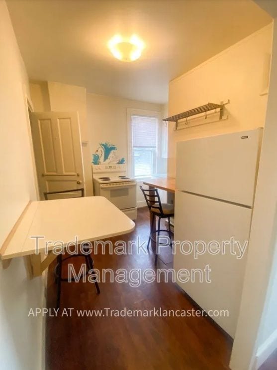 Building Photo - 517 W James St