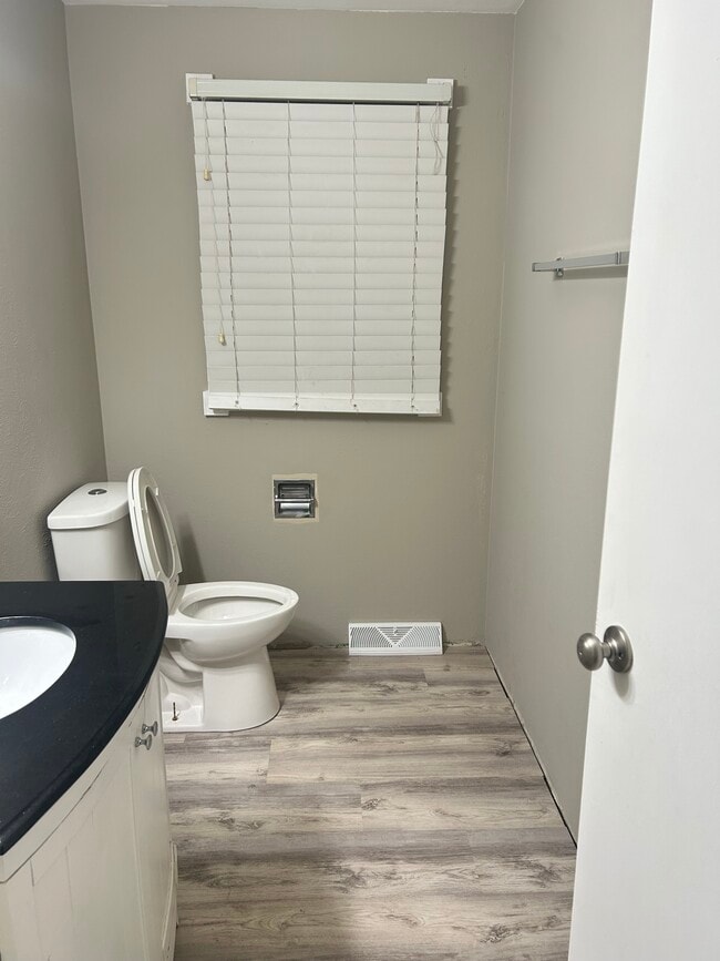 Building Photo - 2193 Packerland Dr