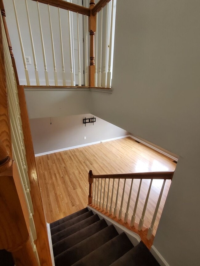 Building Photo - 833 Gallows Ct