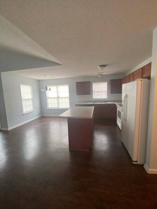 Building Photo - 3 BR 2 BA Maysville