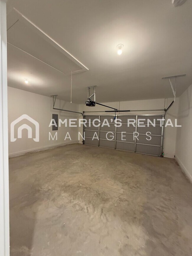 Building Photo - DEPOSIT PENDING! Home for rent in Riverside! Available to View Now!