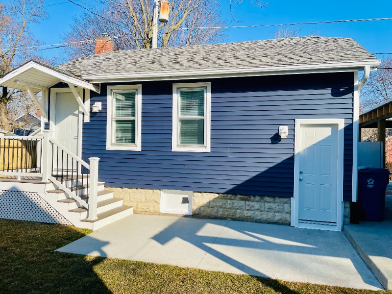 Building Photo - 744 E Main St