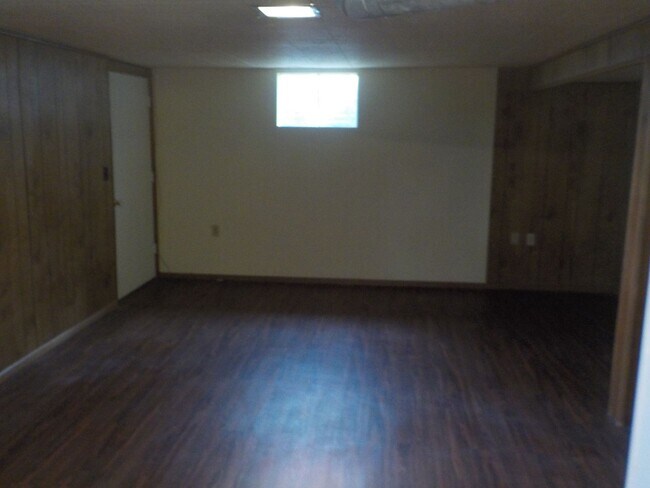 Building Photo - 909 Highland Dr