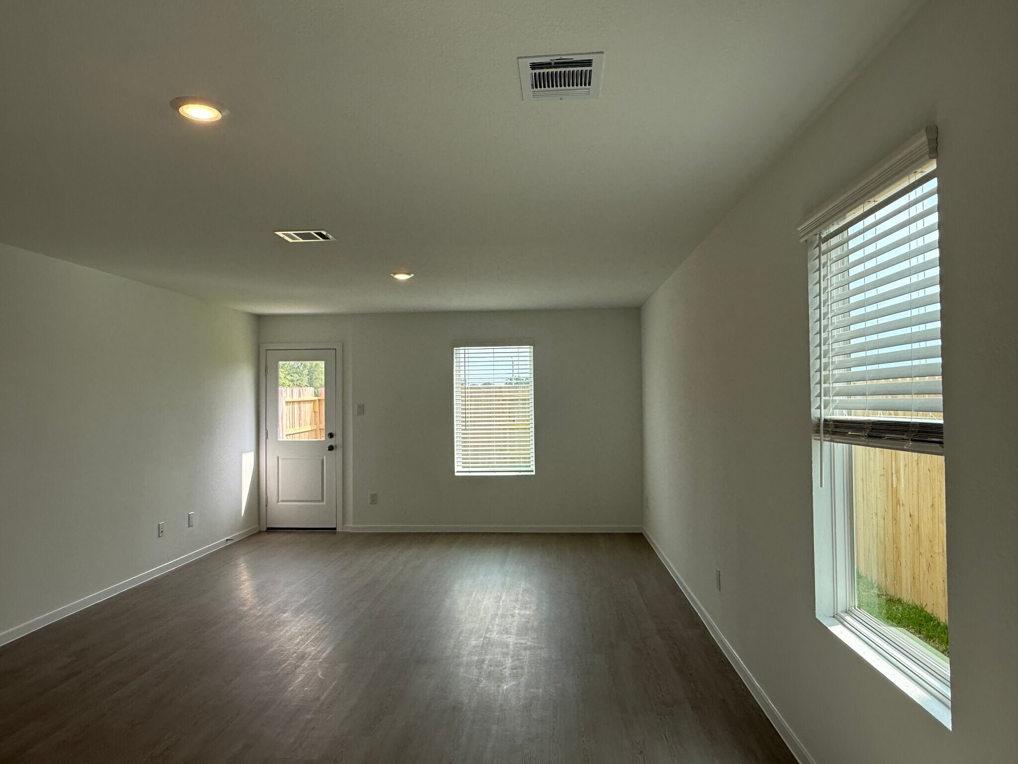Building Photo - 934 Pertuso Ln