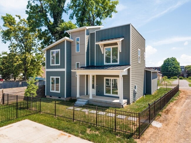 Building Photo - 1802 10th Ave N