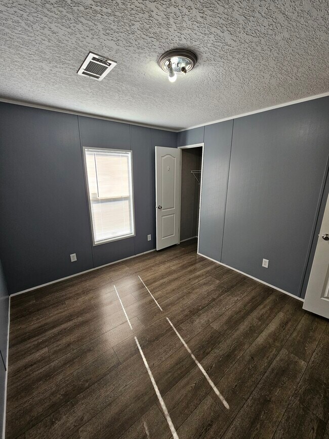 Building Photo - 2812 Edward Ave