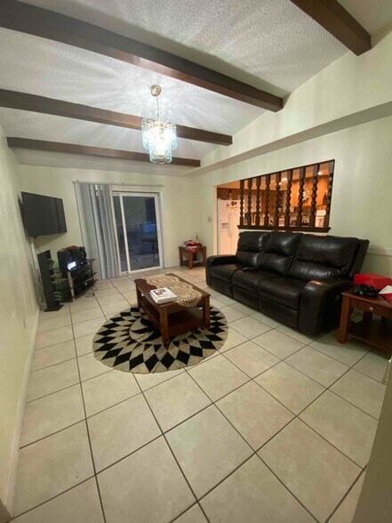 Building Photo - 5286 Hoperita St