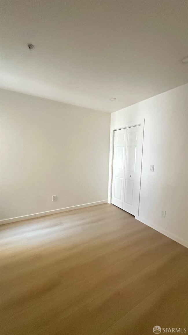 Building Photo - 1553 Leavenworth St