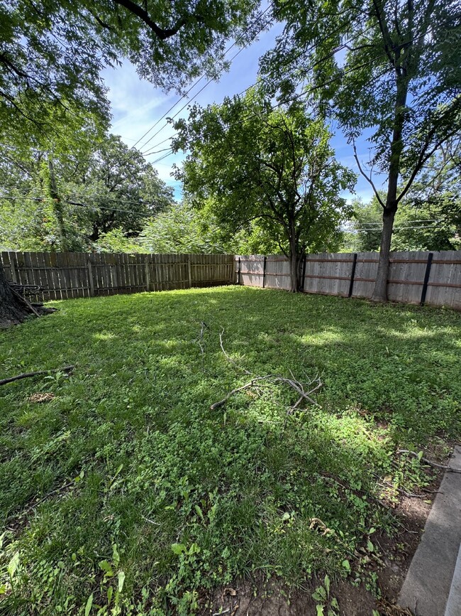 Building Photo - 107 S Gordon St