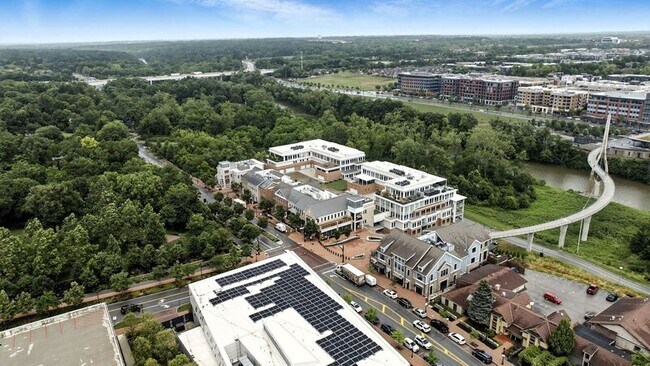 Building Photo - 105 N Riverview St
