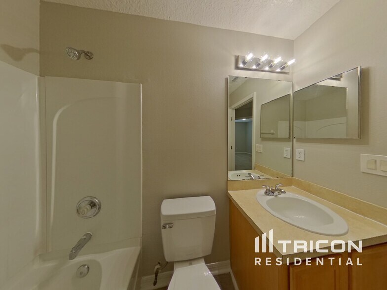 Building Photo - 3571 Live Oak Hollow Dr
