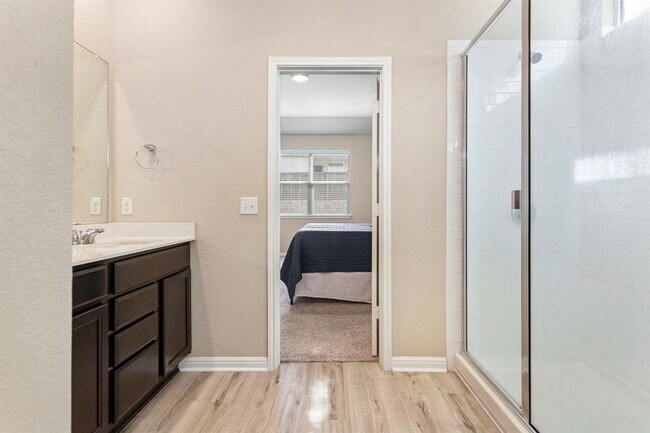 Building Photo - 309 Empress Tree Dr