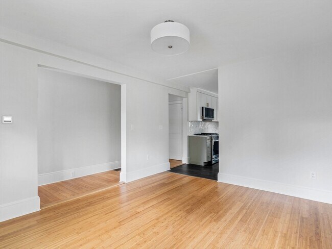 Building Photo - 16 Touro Ave